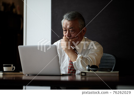 商人加班疲勞憂慮 76262029