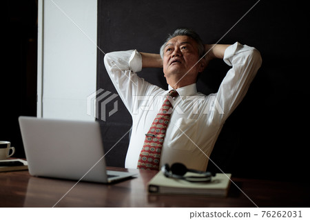 商人加班疲勞憂慮 商人加班疲勞憂慮 76262031