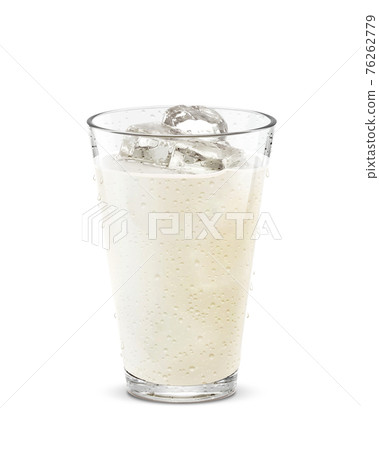 一杯牛奶飲料 喝冰塊 真實汗水的插圖 一杯牛奶飲料 喝冰塊 真實汗水的插圖 76262779