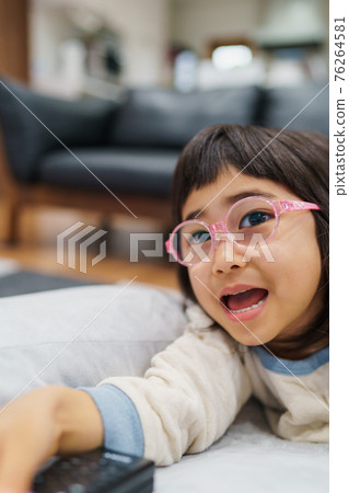 Children wearing glasses watching TV 76264581