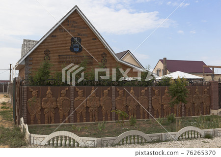 Wooden house with a coat of arms and an inscription on the facade "Honor and valor above life" in Vitino village, Saki district 76265370
