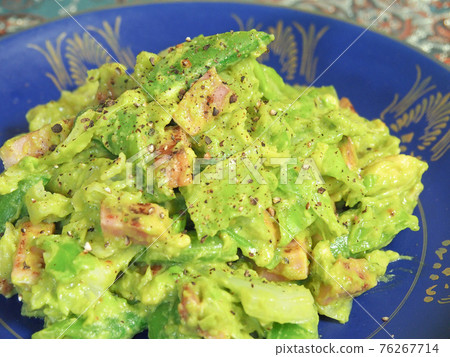 Spring cabbage and avocado salad 76267714