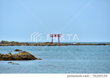 鳥居在海中 鳥居在海中 76269156