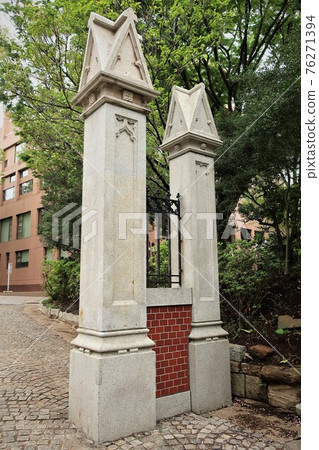 Keio University Keio University 76271394