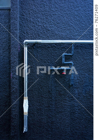 牆壁和管道的水暖 76271409