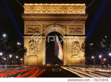 Night view of Arc de Triomphe in Paris Night view of Arc de Triomphe in Paris 76272648