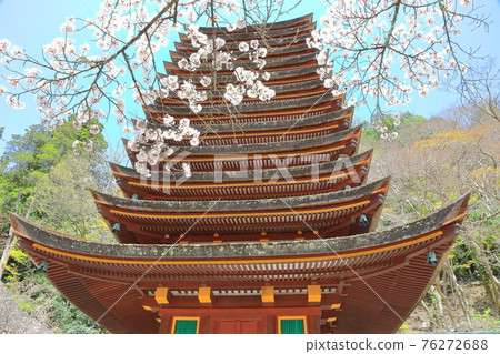 Sakura and 13-storied pagoda (horizontal position) Sakura and 13-storied pagoda (horizontal position) 76272688