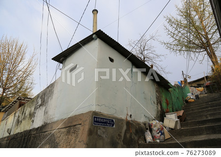Jeongneungcheon. Cherry blossoms. Walking trail. Spring flowers. Stream 76273089