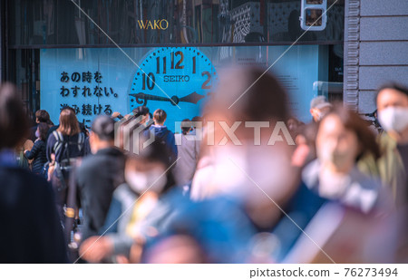 日本東京城市景觀 3.11 東京銀座。緊急狀態再次延長,但很多人都出來了= 3月11日 日本東京城市景觀 3.11 東京銀座。緊急狀態再次延長,但很多人都出來了= 3月11日 76273494