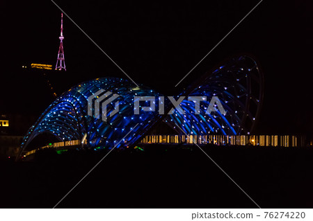 Bridge of Peace in Tbilisi. Pedestrian bridge over the Kura river at night Bridge of Peace in Tbilisi. Pedestrian bridge over the Kura river at night 76274220