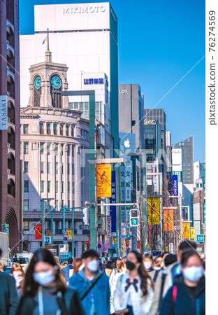 Tokyo cityscape of Japan 3.11 Ginza, Tokyo. The state of emergency has been re-extended, but many people have come out = March 11 Tokyo cityscape of Japan 3.11 Ginza, Tokyo. The state of emergency has been re-extended, but many people have come out = March 11 76274569