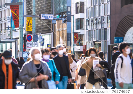 日本東京城市景觀 3.11 東京銀座。緊急狀態再次延長,但很多人都出來了= 3月11日 日本東京城市景觀 3.11 東京銀座。緊急狀態再次延長,但很多人都出來了= 3月11日 76274697