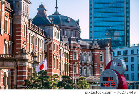 日本東京城市景觀 3.11 東京站紅磚車站大樓。半旗飄飄 = 3 月 11 日 日本東京城市景觀 3.11 東京站紅磚車站大樓。半旗飄飄 = 3 月 11 日 76275449