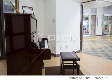 Station piano 76275989