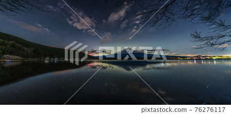 Starry sky from Lake Tanuki and Mt. Fuji Starry sky from Lake Tanuki and Mt. Fuji 76276117