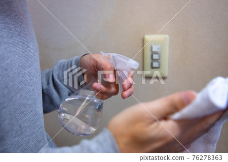 Switch disinfection Hand with a rag and disinfectant [sterilization image] 76278363