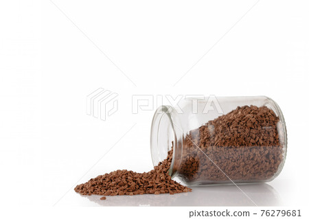 The aromatic granules of instant coffee are in a glass jar. The aromatic granules of instant coffee are in a glass jar. 76279681