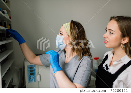 Female manicure master in a beauty salon work with hands of the client 76280131