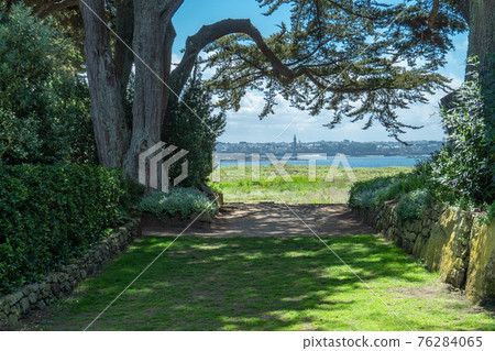 View from the gardens of ile de Batz to Roscoff, Bretagne, France. 76284065