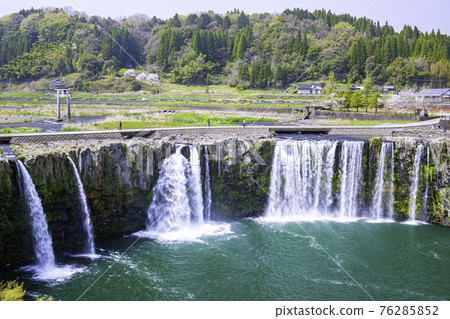 被稱為東方尼亞加拉的原尻瀑布（大分縣） 76285852