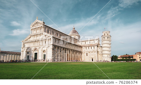 Leaning Tower and Cathedral of Pisa on blue sky 76286374