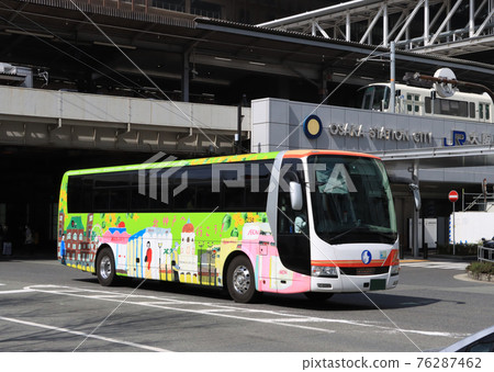 Shinki Bus near Osaka Station 76287462