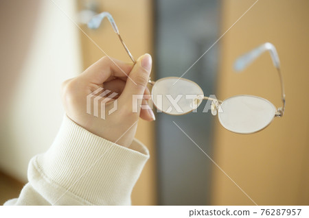 Cloudy glasses 76287957