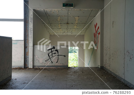 Ruins Toki City, Gifu Prefecture Tono Chosun Elementary and Intermediate School Closed Ruins Toki City, Gifu Prefecture Tono Chosun Elementary and Intermediate School Closed 76288293