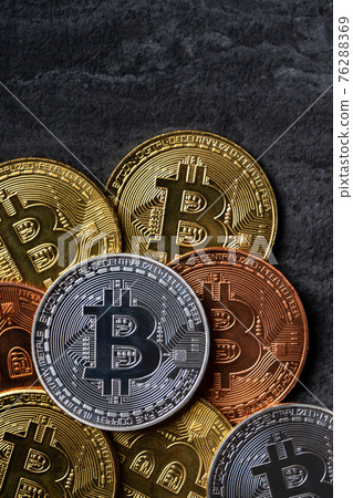 Bitcoin virtual currency cryptocurrency currency top view Bitcoin cryptocurrency ビットコイン 76288369