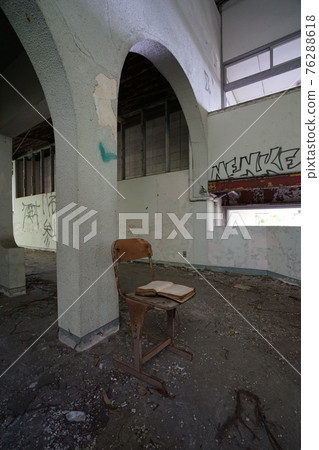 Ruins Toki City, Gifu Prefecture Tono Chosun Elementary and Intermediate School Closed Ruins Toki City, Gifu Prefecture Tono Chosun Elementary and Intermediate School Closed 76288618