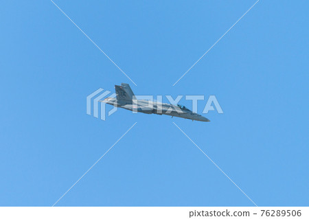 Swiss Air Force F / A-18C Hornet descent 76289506