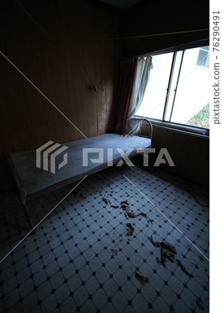Abandoned Clinic Abandoned Hospital Abandoned Hospital 76290491