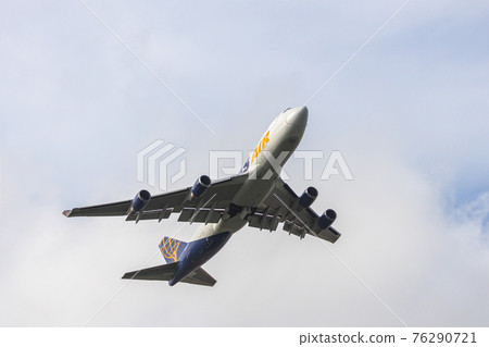 從成田機場起飛的飛機 76290721