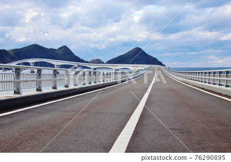 從Koshiki Island / Koshiki Ohashi看下越木島 從Koshiki Island / Koshiki Ohashi看下越木島 76290895