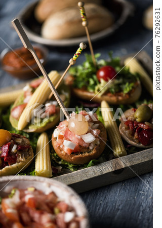 different vegan spanish pinchos in a tray 76292631