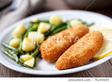 Breaded Fish Fillet with Potatoes and Green Beans. Breaded Fish Fillet with Potatoes and Green Beans. 76293085