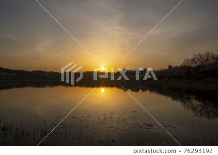 Sunrise Sunrise 76293192