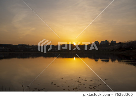 Sunrise Sunrise 76293300