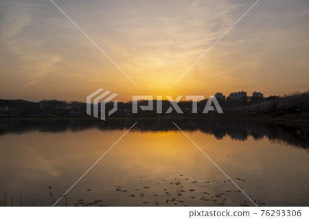 Sunrise Sunrise 76293306