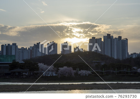 sunset sunset 76293730