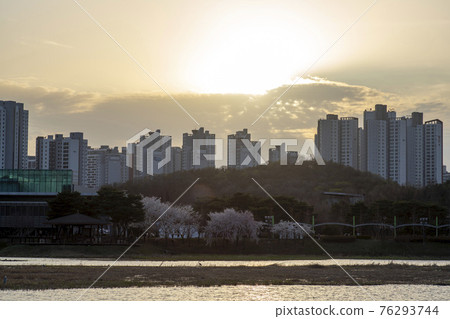 sunset sunset 76293744