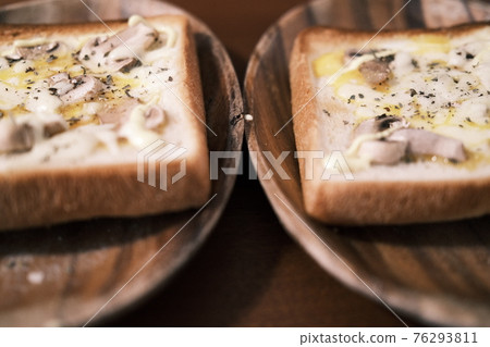Couple mushroom cheese toast Couple mushroom cheese toast 76293811