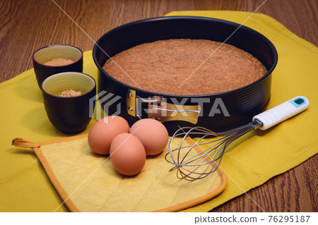 torta di nocciole, hazelnut cake of Piedmont (Italy) torta di nocciole, hazelnut cake of Piedmont (Italy) 76295187