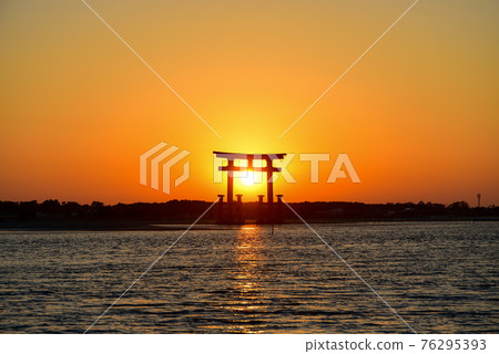 弁天島紅鳥居的美麗夕陽 弁天島紅鳥居的美麗夕陽 76295393