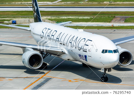 Passenger plane taxing Naha Airport Passenger plane taxing Naha Airport 76295740