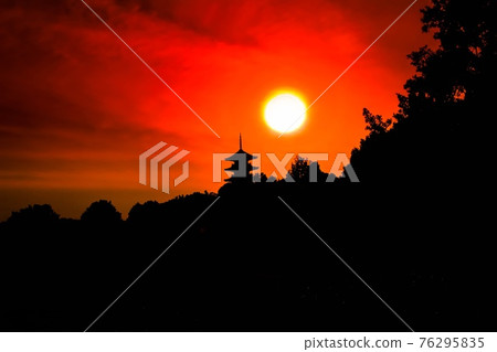 SUNSET JAPAN  76295835