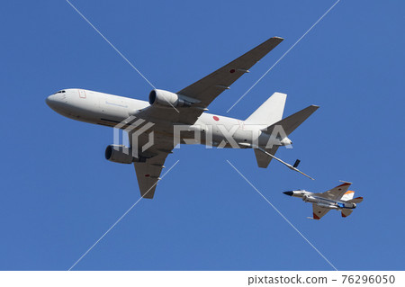 Air Self-Defense Force aerial refueling aircraft demonstrating aerial refueling (Kakamigahara City, Gifu) Air Self-Defense Force aerial refueling aircraft demonstrating aerial refueling (Kakamigahara City, Gifu) 76296050
