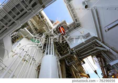 Huge piping of deep-sea exploration vessel (Shimizu Port, Shizuoka) 76296056