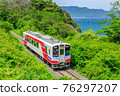 三陸鐵道里亞斯線36-700在岩手船越和織笠之間靠海行駛 76297207