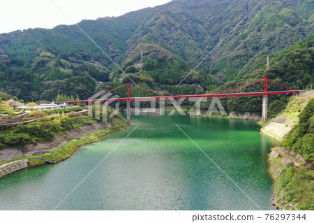 高知縣仁淀川町大戶水壩大橋 高知縣仁淀川町大戶水壩大橋 76297344